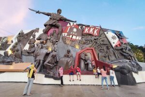 People mill in front of the Andres Bonifacio monument in Manila on Monday, Nov. 28, 2022. Bonifacio, one of the heroes of the Philippine revolution against Spain, celebrates his 159th birth anniversary today, Wednesday, November 30. TMT FILE PHOTO