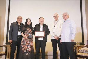 DICT HEAD AT TMT FORUM DICT Secretary Ivan John Uy receives a certificate of appreciation from The Manila Times Chairman and CEO Dante ‘Klink’ Ang 2nd (right) and President Blanca Mercado after speaking at the Times’ Digital Transformation 2024 Tech Trends forum on Thursday, Nov. 30, 2023. With them are TMT columnist Ben Kritz and IT Editor Jing Garcia (left). PHOTO BY JOHN ORVEN VERDOTE