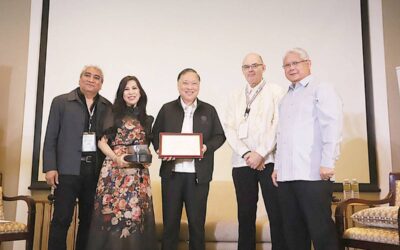 DICT HEAD AT TMT FORUM DICT Secretary Ivan John Uy receives a certificate of appreciation from The Manila Times Chairman and CEO Dante ‘Klink’ Ang 2nd (right) and President Blanca Mercado after speaking at the Times’ Digital Transformation 2024 Tech Trends forum on Thursday, Nov. 30, 2023. With them are TMT columnist Ben Kritz and IT Editor Jing Garcia (left). PHOTO BY JOHN ORVEN VERDOTE