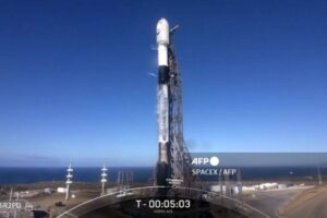 This screen grab taken from a SpaceX video shows the SpaceX Falcon 9 rocket minutes before the launch of the Korea 425 Mission at Vandenberg Air Force Base in California on December 1, 2023. The SpaceX rocket launched South Korea's first military spy satellite, intensifying a space race on the peninsula after Pyongyang launched its own first military eye in the sky last week. Seoul's reconnaissance satellite, carried by one of Elon Musk's SpaceX Falcon 9 rockets, lifted off from the Vandenberg US Space Force Base in California at 10:19 am local time (GMT 1819 GMT). (Photo by SPACEX / AFP) / RESTRICTED TO EDITORIAL USE - MANDATORY CREDIT "AFP PHOTO / SPACEX " - NO MARKETING - NO ADVERTISING CAMPAIGNS - DISTRIBUTED AS A SERVICE TO CLIENTS