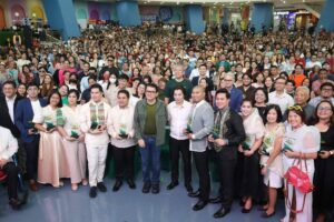 Go Negosyo Founder Jose Ma. Concepcion III awards overseas Filipino workers at the Go Negosyo Balik Bayan Expo on Pasay City on Saturday December 2, 2023.
