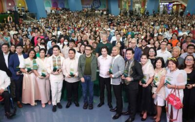 Go Negosyo Founder Jose Ma. Concepcion III awards overseas Filipino workers at the Go Negosyo Balik Bayan Expo on Pasay City on Saturday December 2, 2023.