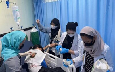 BLOODY SUNDAY Medical workers treat an injured person at Amai Pakpak Medical Center in Marawi, Lanao del Sur province, after a bomb attack during a Catholic Mass at Mindanao State University’s gymnasium on Sunday, Dec. 3, 2023. AFP PHOTO