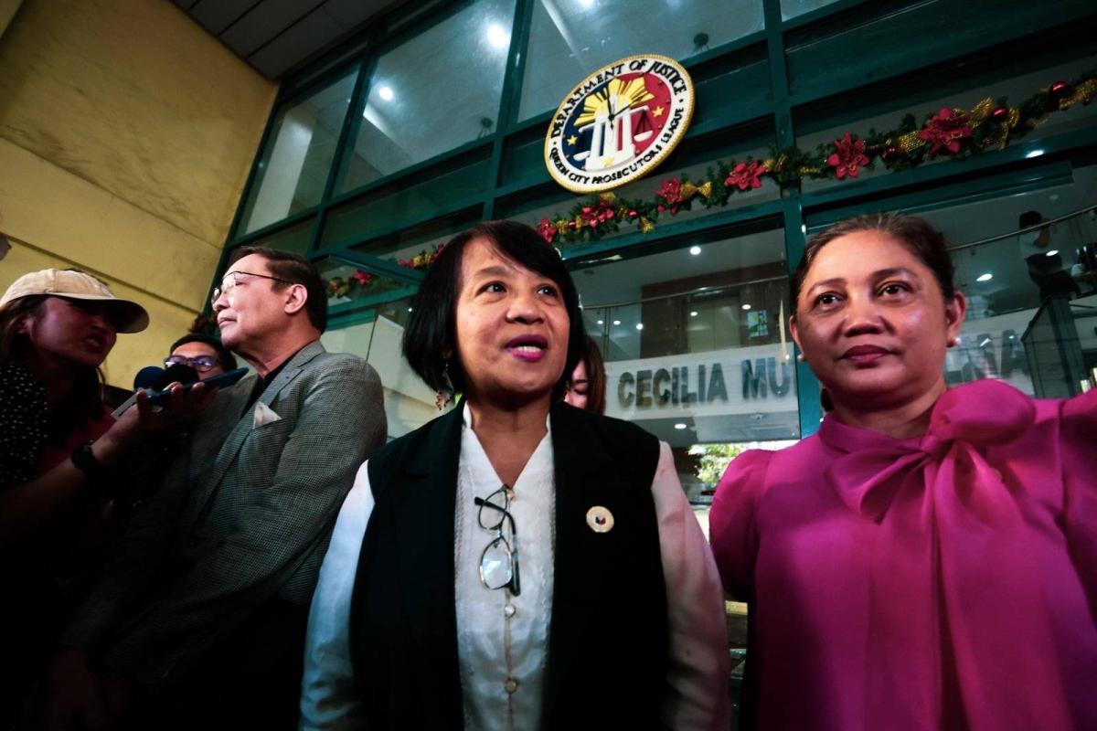 NO-SHOW House of Representatives’ Deputy Minority Leader and ACT Teachers Party-list Rep. France Castro arrives at the Quezon City Prosecutor’s Office on Monday, Dec. 4, 2023, for the preliminary investigation of her grave threat complaint against former president Rodrigo Duterte. The former chief executive, however, snubbed the summons. PHOTO BY JOHN ORVEN VERDOTE