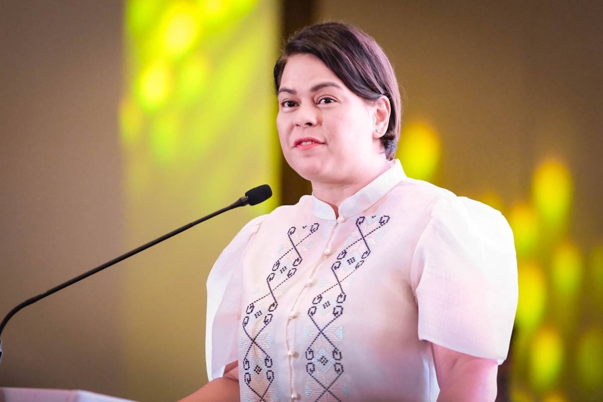 Vice President and Education Secretary Sara Duterte and Jose Ma. 'Joey' Concepcion 3rd, founder of the Philippine Center for Entrepreneurship Foundation, Inc., sign a memorandum of agreement at the GoNegosyo anniversary at the Manila Polo Club in Makati City, on Monday evening, Nov. 27, 2023. PHOTOS BY J. GERARD SEGUIA