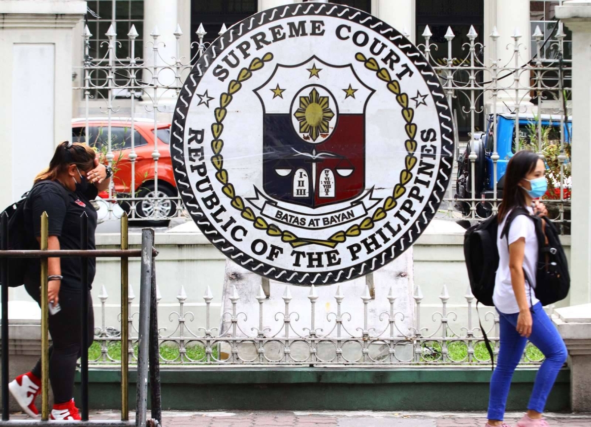 270422_SUPREMECOURT-ALQUINTO People walk past the logo of Philippine Supreme Court along Padre Faura Avenue in Manila, on 27 April 2022. PHOTO BY MIKE ALQUINTO