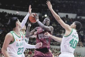 UP’s Malick Diouf rebounds against La Salle players during the UAAP Season 86 basketball finals Game 2 at the Smart Araneta Coliseum on Sunday, Dec. 3, 2023. PHOTO BY RIO DELUVIO