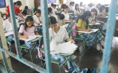 Filipino Students Lag Behind in Learning by 5 Years In this file photo, Grade six pupils of Commonwealth Elementary School in Quezon City are taking a National Achievement Test. File Photo