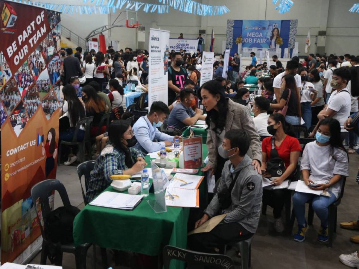WORK WANTED Job seekers apply for employment at the opening on Thursday, Sept. 22, 2022, of the Mega Job Fair led by Malabon Mayor Jeannie Sandoval held at the Oreta Sports Complex. PHOTO BY RENE H. DILAN