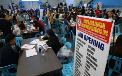 Malabon Mayor Jennie Sandoval and PBGen. Rizalito Gapas, Northern Police District (NPD) director, lead the Mega Job Fair at the city's sports complex on Wednesday, Dec. 6, 2023. PHOTO BY RENE H. DILAN