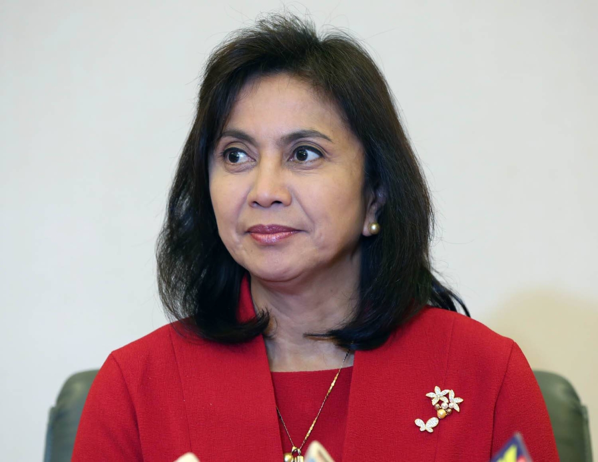 (photo by: Mike De Juan)
Vice President Leni Robredo talk about her meeting with President Rodrigo Duterte during her visit in Malacanang during a press conference at her office at 'Executive House' in New Manila "Boracay Mansion" in Quezon City..