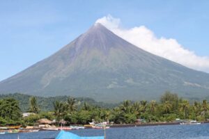 PHOTO BY RHAYDZ B. BARCIA
Mayon volcano appears calm but restive and may erupt anytime. Phivolcs hoisted alert level 1 status due to unrest condition after the occurence of May 7, sudden explosion killing four European and one Filipino mountaineers. (RHAYDZ B. BARCIA)