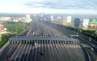 HERE COMES THE SUN Solar panels at toll plazas in expressways operated by the North Luzon Expressway Corp., according
to the company, have helped lessen carbon dioxide emissions in Bulacan province, contributing to worldwide efforts to also reduce the carbon footprint.
CONTRIBUTED PHOTO