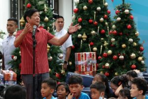 President Ferdinand 'Bongbong' Marcos Jr. and first lady Lisa Araneta-Marcos entertain children during the Nationwide Gift-Giving Day held in Malacañang on Sunday, November 26, 2023. More than 17,000 children from shelters and orphan care centers were the special guests for the festive occasion. PHOTOS BY RENE H. DILAN