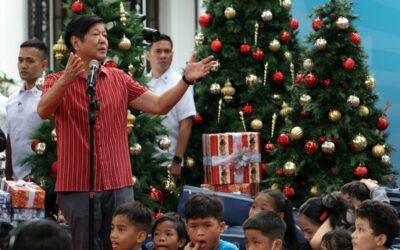 President Ferdinand 'Bongbong' Marcos Jr. and first lady Lisa Araneta-Marcos entertain children during the Nationwide Gift-Giving Day held in Malacañang on Sunday, November 26, 2023. More than 17,000 children from shelters and orphan care centers were the special guests for the festive occasion. PHOTOS BY RENE H. DILAN