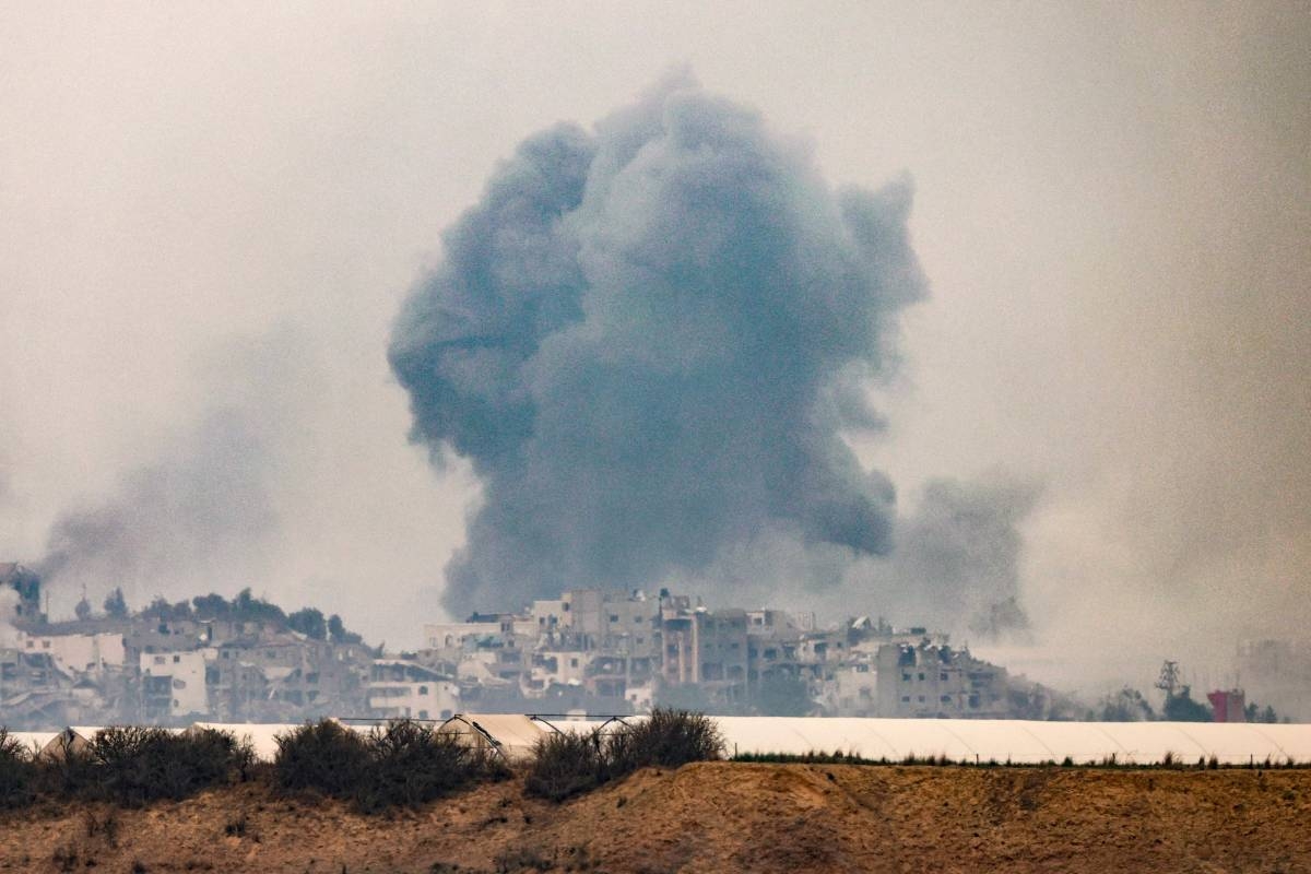 A pictured taken in southern Israel near the border with the Gaza Strip on December 5, 2023, shows smoke billowing following Israeli bombardment amid continuing battles between Israel and the militant group Hamas. Israel pressed on with its expanded ground operation against Hamas in the Gaza Strip, following the expiry of a seven-day truce on Friday, after which fighting resumed. Hamas militants from Gaza launched an unprecedented attack on southern Israel on October 7, killing about 1,200 people, mostly civilians, and taking around 240 hostages, according to Israeli officials. (Photo by Menahem KAHANA / AFP)