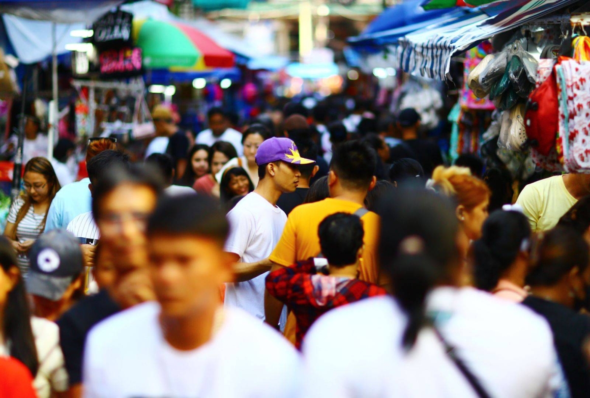 Shoppers flock to Divisoria in Manila looking to buy the best but reasonably priced gifts for their loved ones on Saturday, Dec. 9, 2023, 16 days before Christmas Day.
PHOTOS BY MIKE ALQUINTO