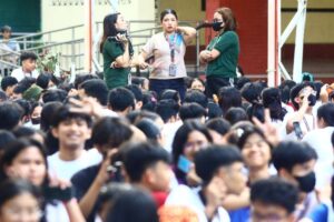 Teachers and students of the Araullo High School in Manila vacate their classrooms after feeling tremors on Tuesday, Dec. 5, 2023. A magnitude 5.9 earthquake jolted Lubang municipality in Occidental Mindoro on Tuesday, the Philippine Institute of Volcanology and Seismology said. PHOTOS BY MIKE ALQUINTO