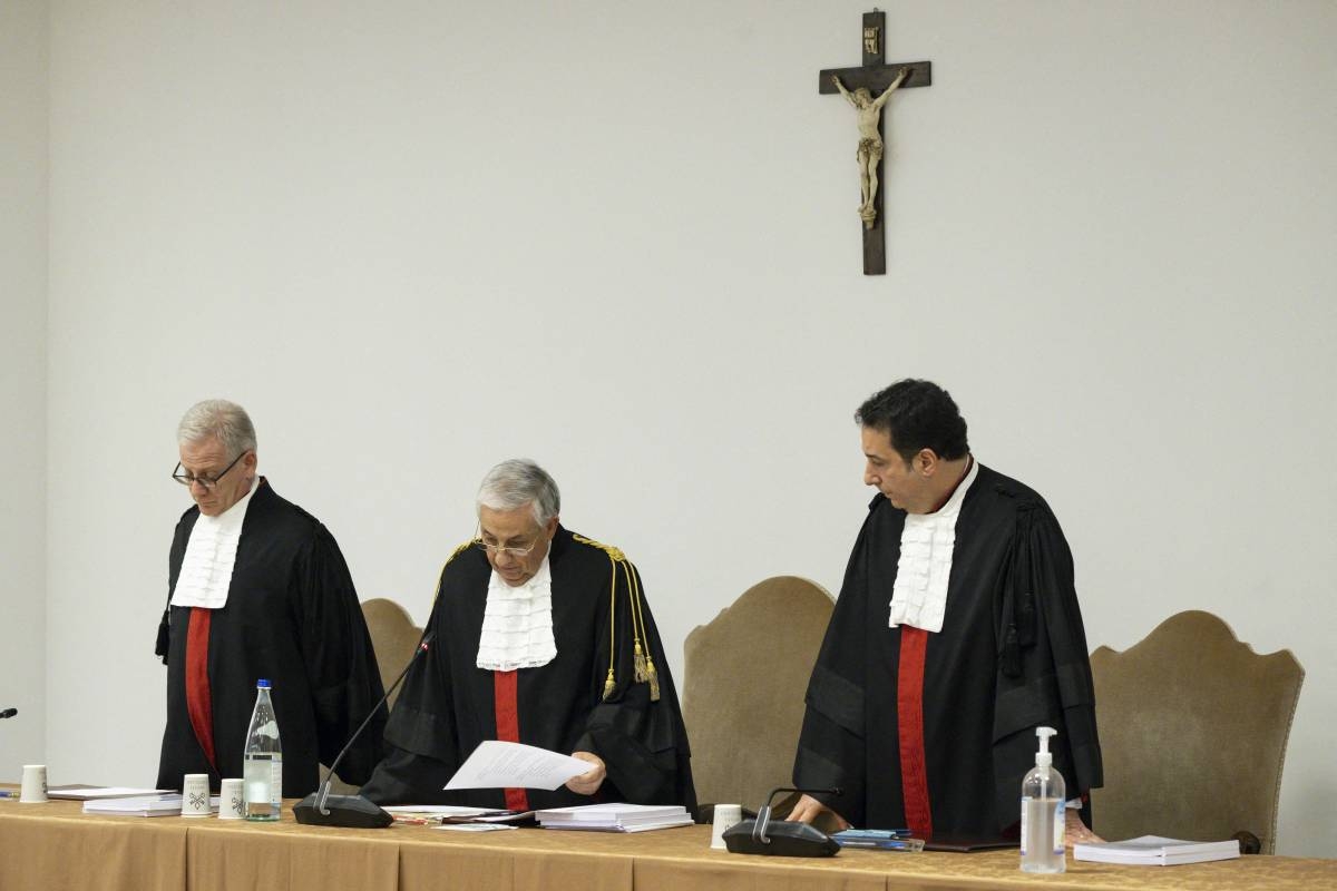 This photo taken and handout on December 16, 2023 by The Vatican Media shows President Giuseppe Pignatone (center), Professor Venerando Marano (left), Director of the Department of Law at the University of Rome "Tor Vergata" and Professor Carlo Bonzano (right), Professor of Criminal Procedural Law at the University of Rome "Tor Vergata," during the verdict of the trial for alleged financial wrongdoing of Senior cardinal Angelo Becciu and nine others in The Vatican. AFP PHOTO / VATICAN MEDIA