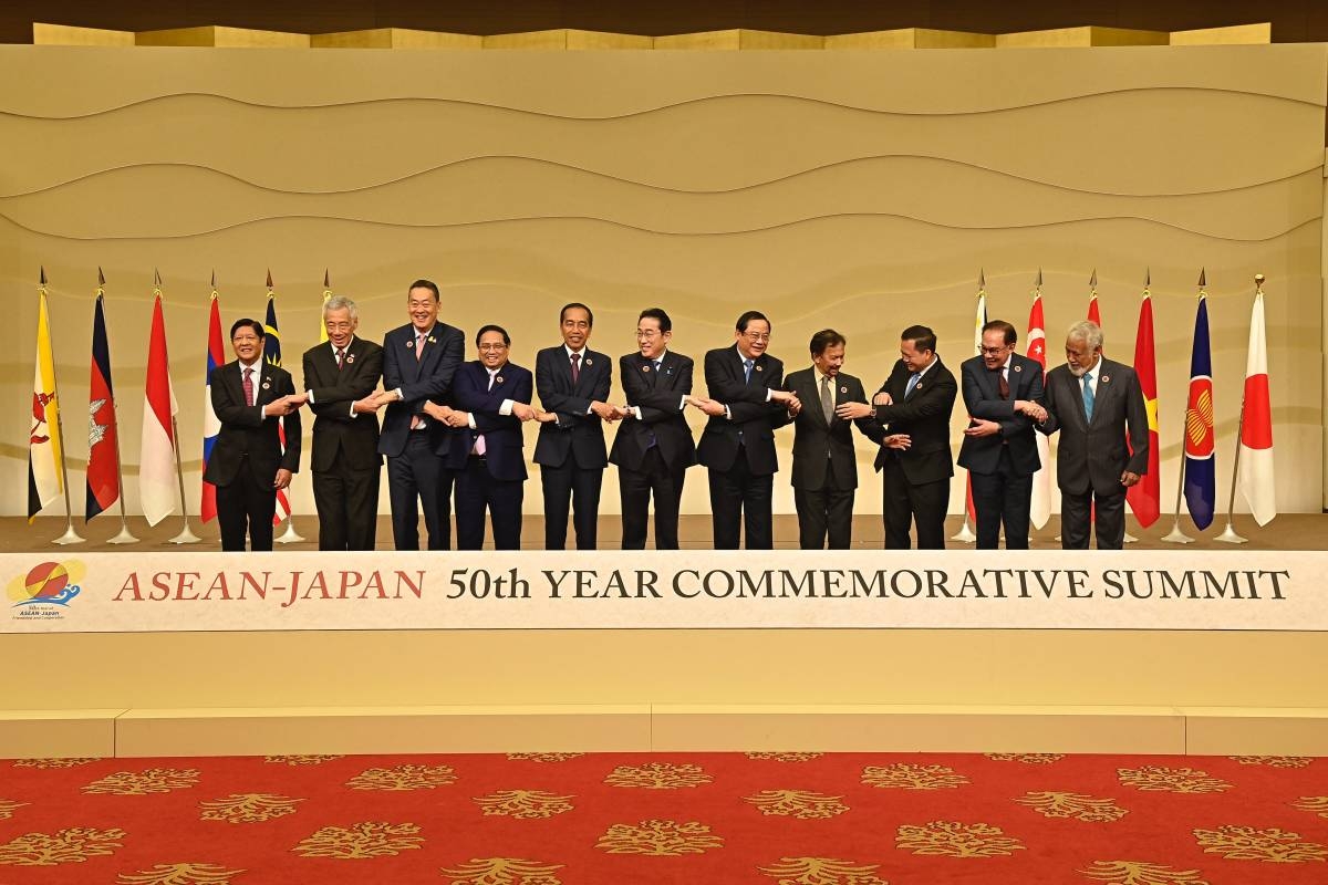 Leaders of Asean-member nations (from left) Philippine President Ferdinand Marcos Jr., Singapore's Prime Minister Lee Hsien Loong, Thailand Prime Minister Srettha Thavisin, Vietnam's Prime Minister Pham Minh Chinh, Indonesian President Joko Widodo, Japanese Prime Minister Fumio Kishida, Laos's Prime Minister Sonexay Siphandone, Brunei's Sultan Hassanal Bolkiah and Prince Abdul Mateen, Cambodia's Prime Minister Hun Mamet, Malaysia's Prime Minister Anwar Ibrahim, East Timor's Prime Minister Kay Rala Xanana Gusmao pose for a group photo prior to their talks session of the Japan-AseanFriendship and Synergy 50th anniversary Special Personal Consultant Talks in Tokyo on December 17, 2023. PHOTO BY DAVID MAREUIL / POOL / AFP