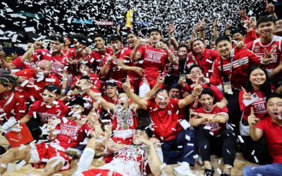 JUBILATION Players, coaches and staff of San Beda University celebrate after winning the NCAA Season 99 men’s basketball crown on Sunday at the Araneta Coliseum. PHOTO BY RIO DELUVIO
