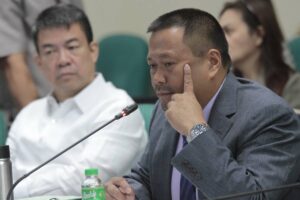 pt2/110918_senate hearing4
Photo By : Roger Ranada 
Senator JV Ejercito (r) gestures during senate inquiry on proliferation of Substandard and uncertified steel bars.
