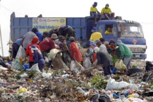 TO GO WITH STORY "PHILIPPINES-ENVIRONMENT-GARBAGE"
People scavenge through piles of garbage at the Payatas dumpsite, 11 February 2006, the biggest garbage dump in the Philippine capital Manila. Thousands of poor Filipinos make their living by scavenging through these squalid dumps despite the unsanitary conditions and occasional deadly accidents. AFP PHOTO/Jay DIRECTO
File:060306_garbage03
Photos today3/news/3-06