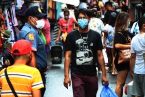 People shop in Divisoria in Manila on Saturday, Sept. 10, 2022. FILE PHOTO BY MIKE ALQUINTO