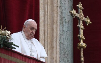 CALL FOR PEACE Pope Francis stands at the balcony of St. Peter’s Basilica to deliver the Christmas Urbi et Orbi blessing in St. Peter’s Square at The Vatican on Monday, Dec. 25, 2023. AFP PHOTO