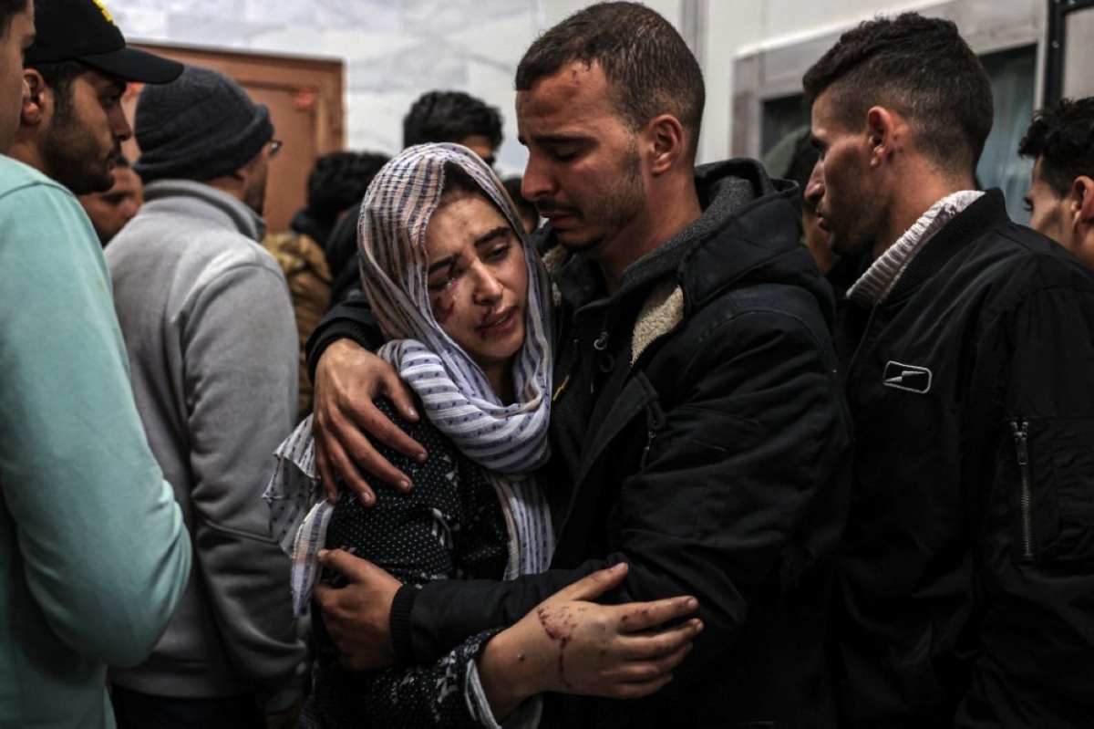 NEVERENDING MOURNING Relatives of Palestinians killed during Israeli strikes mourn at the EU hospital in the city of Khan Younis in the southern Gaza Strip on Thursday, Dec. 21, 2023, as their bodies are transported for burial in the city of Rafah. AFP PHOTO