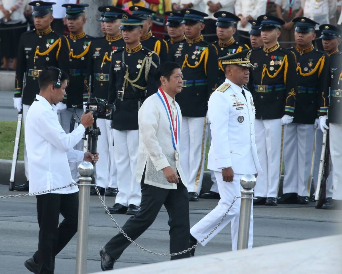 President Ferdinand R. Marcos Jr. joins the nation in paying tribute to the national hero in a ceremony at Rizal Park, City of Manila, on Saturday, December 30, 2023, in observance of the 127th anniversary of the martyrdom of Dr. Jose P. Rizal. Joining the Chief Executive in the occasion are NHCP Chairman Emmanuel Calairo and Armed Forces of the Philippines (AFP) Chief of Staff General Romeo Brawner Jr. PHOTO BY: RENE H. DILAN