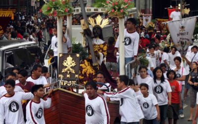Devotees of the Black Nazarene line up in Quiapo Church in Manila, Wednesday, to let the priest presiding the mass bless their replicas of the Black Nazarene and parade them around the church in preparation for it's coming feast on January 9. PHOTO BY MIGUEL DE GUZMAN