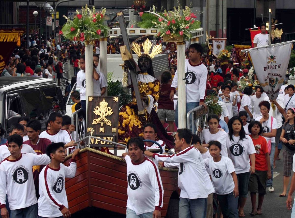 Devotees of the Black Nazarene line up in Quiapo Church in Manila, Wednesday, to let the priest presiding the mass bless their replicas of the Black Nazarene and parade them around the church in preparation for it's coming feast on January 9. PHOTO BY MIGUEL DE GUZMAN