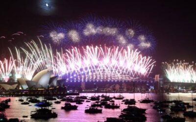World Rings in 2024 Amid Global Turmoil New Year's Eve fireworks light up the sky over the Sydney Opera House (L) and Harbour Bridge during the fireworks display in Sydney on January 1, 2023. (Photo by DAVID GRAY / AFP)