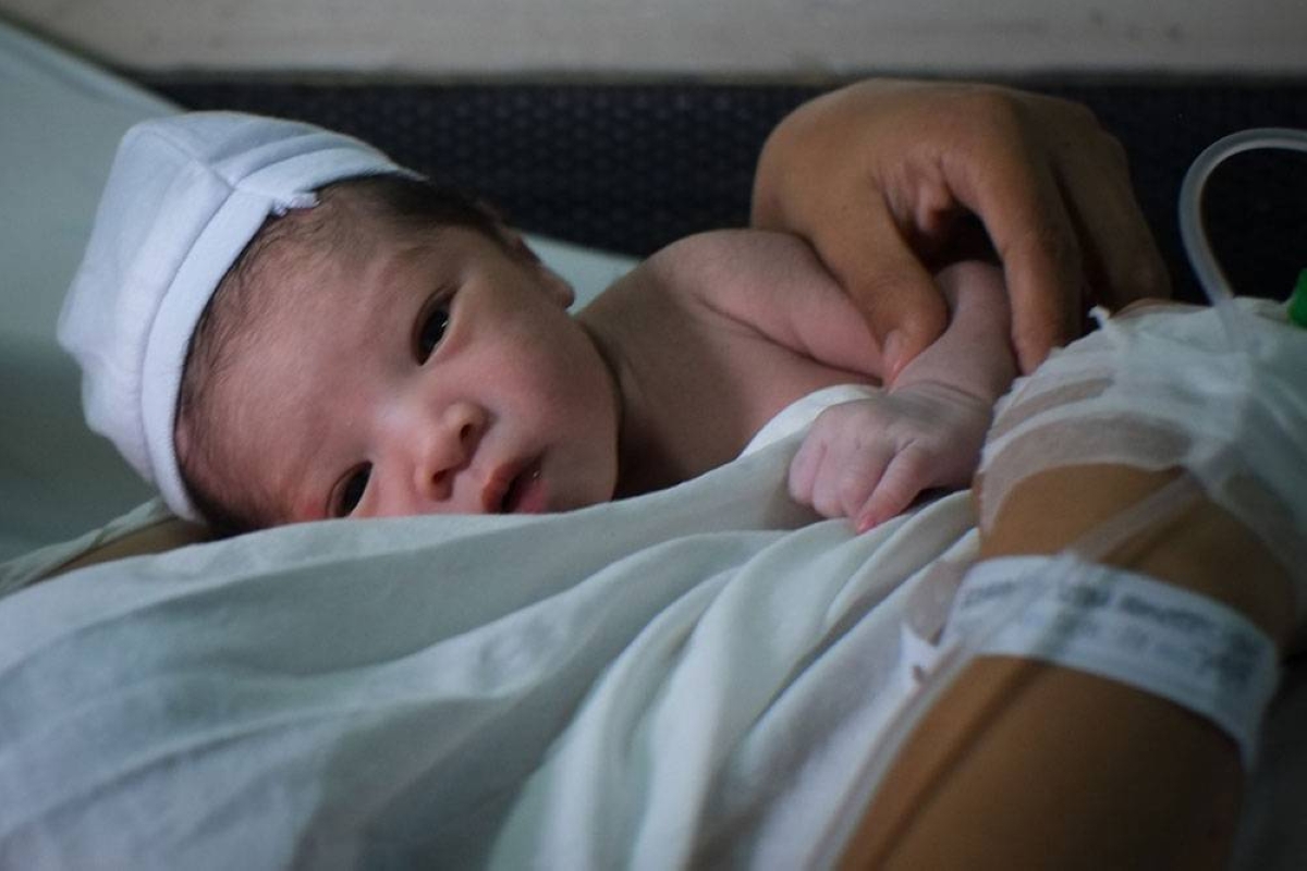 Rhona Lyn Concepcion, 23, from Cavite, gives birth to New Year baby, Jhaiden Rhailey, at exactly 12 midnight, at the Dr. Jose Fabella Memorial Hospital in Manila. PHOTO BY J. GERARD SEGUIA