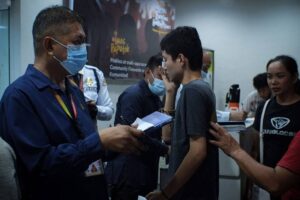 Firecracker victims seek treatment at the Jose Reyes Memorial Medical Center in Manila on January 1. PHOTO BY J. GERARD SEGUIA