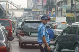 An mmda traffic officer could not do anything  to the traffic congestion along Edsa in Quezon City as thousands of people are preparing for Christmas celebration.
File:231204_traffic_02
Photos today3/news/12-24
Roger Ranada