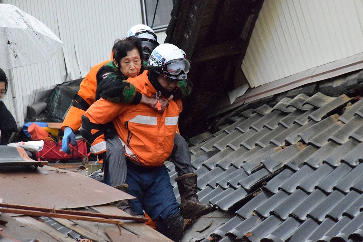 ALIVE A resident is carried out after being rescued by firefighters in the city of Suzu, Ishikawa prefecture, on Wednesday, Jan. 3, 2024, after a major 7.5 magnitude earthquake struck the Noto region in Ishikawa prefecture on New Year’s Day. AFP PHOTO