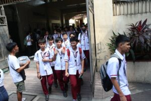 Photo shows students of Araullo High School in Manila on Thursday, Jan. 4, 2024. More than 17,000 Grade 11 students currently enrolled in state universities and colleges (SUCs) and local universities and colleges (LUCs) might be displaced once they comply with the Commission on Higher Education (CHEd) order to stop offering the senior high school (SHS) program for school year 2024-2025. PHOTOS BY RENE H. DILAN
