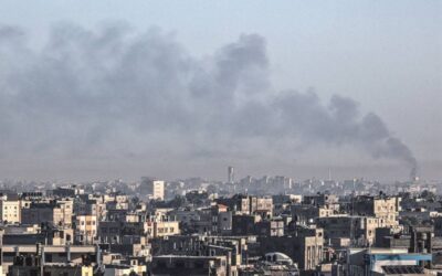 NEARING NO MAN’S LAND A picture taken from Rafah on Saturday, Jan. 6, 2024 shows smoke billowing over Khan Yunis in the southern Gaza Strip during Israeli bombardment, amid continuing battles between Israel and the Palestinian militant group Hamas. The United Nations warned that war, now approaching its fourth month, had made the territory ‘uninhabitable.’ AFP PHOTO