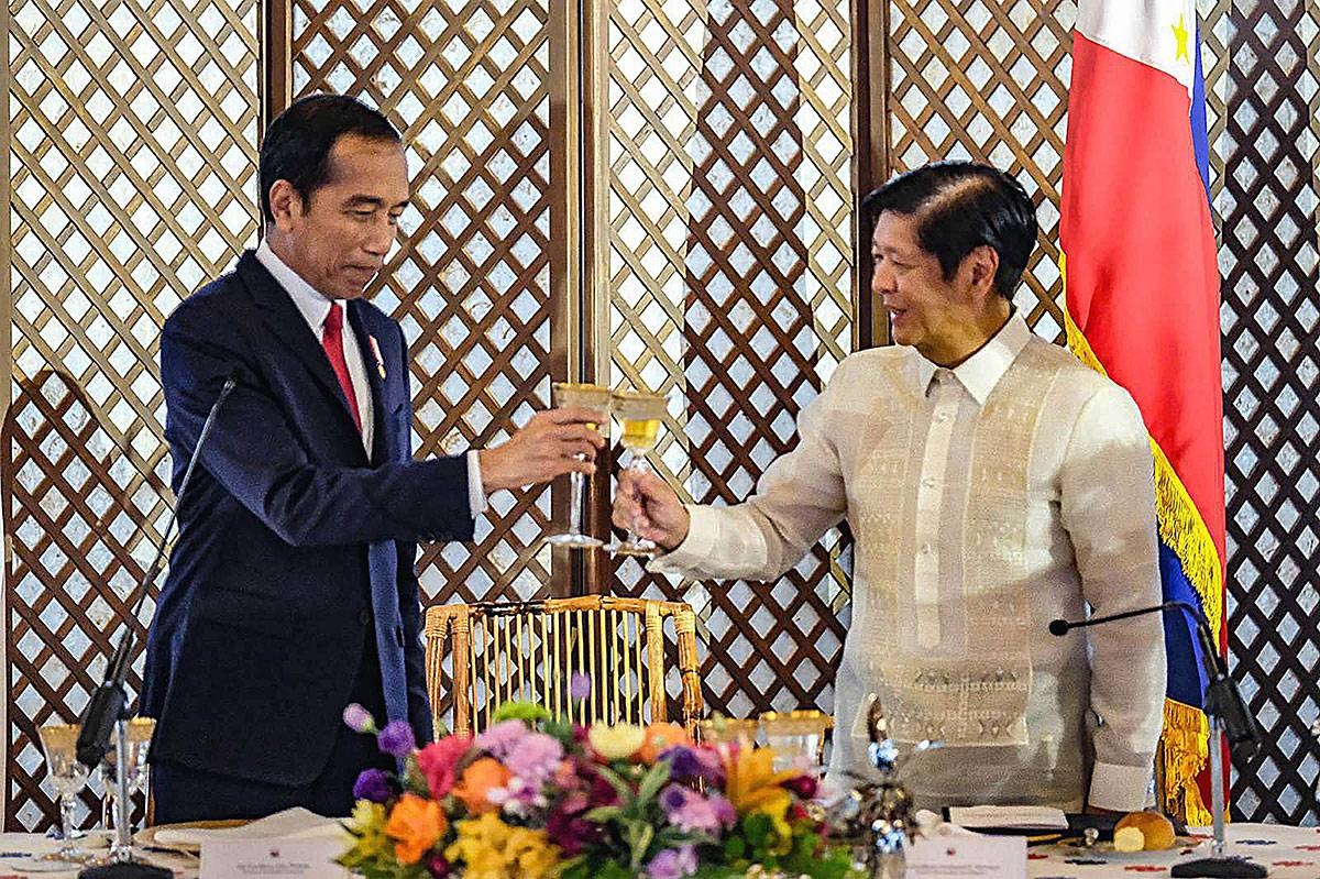To stronger ties President Ferdinand Marcos Jr. toasts Indonesian President Joko Widodo at the state luncheon held at Malacañang on Wednesday, Jan. 10, 2024. FROM PPA POOL