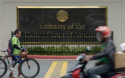Commuters pass in front of the highly-secured US embassy in Manila on July 6, 2013. The United States issued a warning against travel to the southern Philippines, the embassy said, just days after Australia and Canada issued a similar advisory to their citizens, citing threats from criminal gangs and terrorist groups in the south, but not specifying any threat. AFP PHOTO / Jay DIRECTO