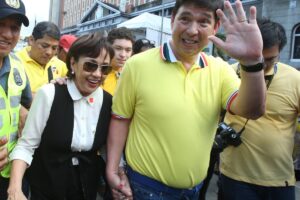 Former senator Ralph Recto (right) and wife Vilma Santos -Recto. PHOTO BY RENE H. DILAN