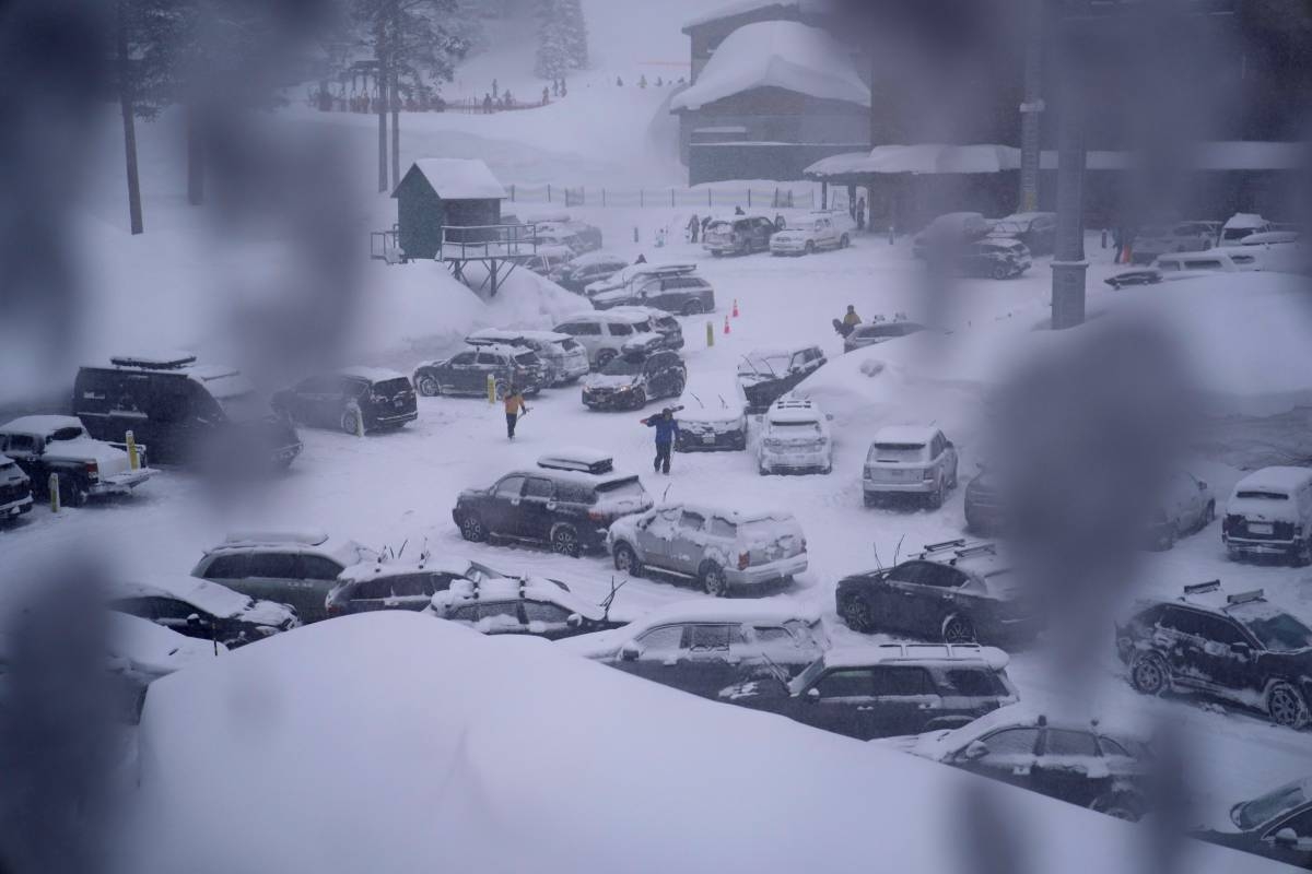 People through the parking area of the Alpine Base Area at Palisades Tahoe during a winter storm Friday, Feb. 24, 2023, in Alpine Meadows, California. AP PHOTO