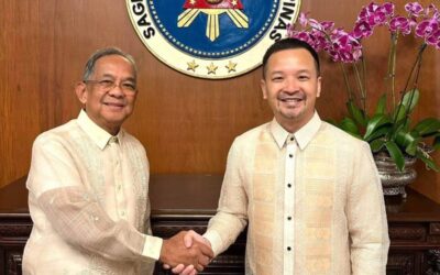 Outgoing SBMA chairman and administrator Jonathan Tan (right) shakes the hand of his successor Eduardo Aliño before the latter's oath-taking ceremony in Malacanang on Friday, January 12, 2024. CONTRIBUTED PHOTO