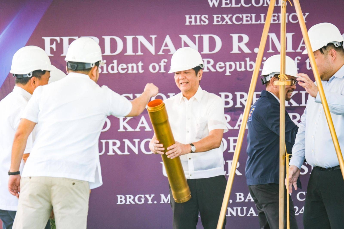 President Ferdinand R. Marcos Jr. leads the ground breaking ceremony of the Ciudad Kaunlaran Project Phase II and the turnover of the 360 housing units under the Phase I project on Friday, Jan. 12, 2024. The president also toured the housing projects and interacted with its residents. The projects are identified with the National Housing Authority's (NHA) relocation sites for informal settler families (ISFs) displaced by the government infrastructure projects, those living in danger areas, and families affected by the Supreme Court mandamus ruling, which ordered the clean-up and rehabilitation of Manila Bay. PHOTO BY YUMMIE DINGDING/PPA POOL