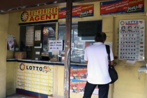 Lotto teller Marsha Anives shows the newly installed FLX lotto machine at an outlet in Project 4, Quezon City on Thursday, September 28, 2023. PHOTOS BY MIKE DE JUAN