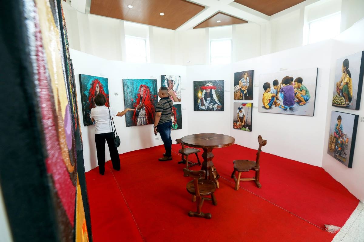 VISUAL FEAST. Enthusiasts acquaint themselves with artworks displayed at the Manila Clock Tower Museum inside the Manila City Hall on Monday (June 5, 2023).  Three art exhibitions – I am Manila, Kagitingan, and Kasarinlan –  will run until July 28 and are expected to ignite national pride among visiting art lovers. (PNA photo by Yancy Lim)