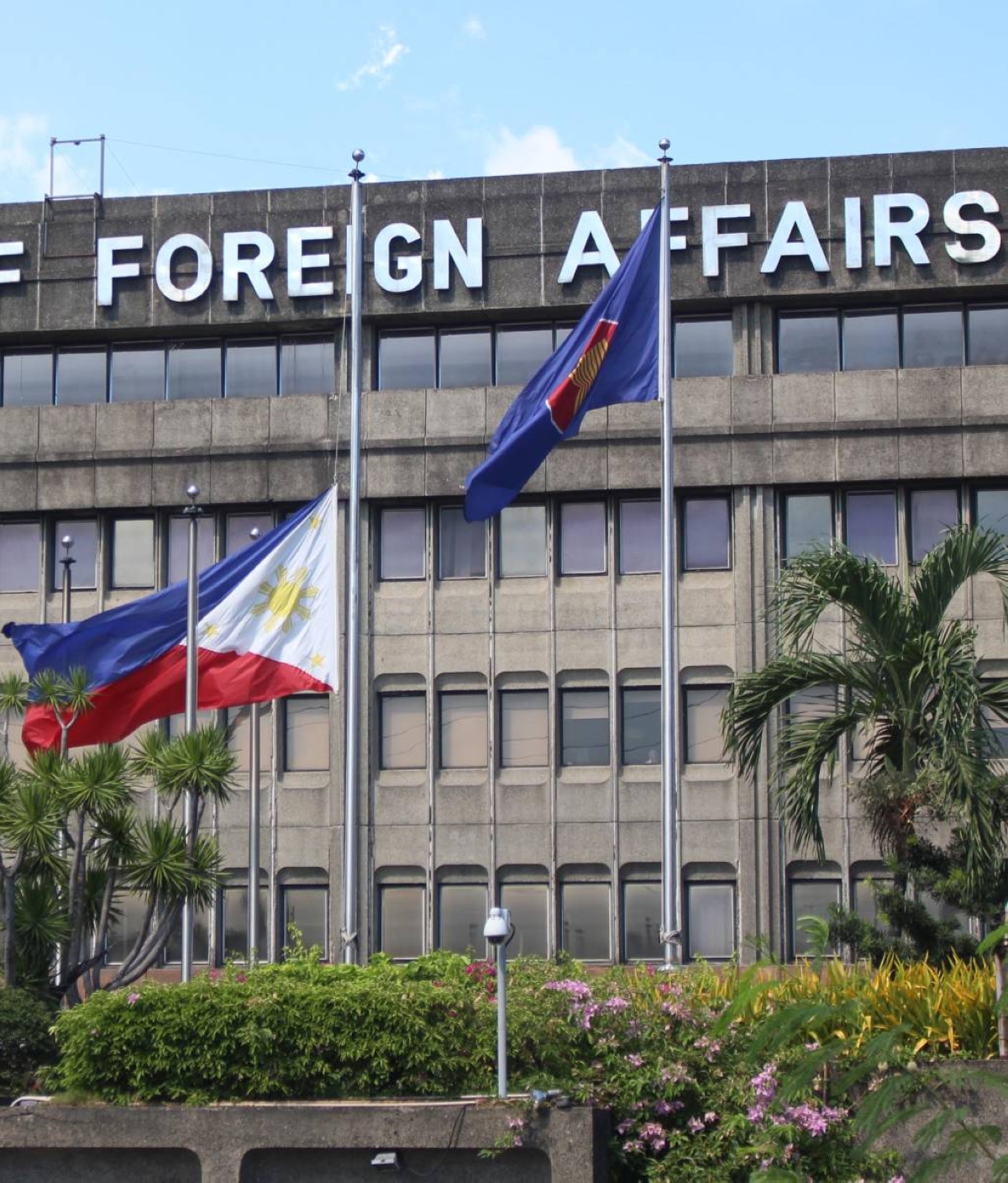 Photo by: RUY MARTINEZ-pt2/news_may/05_17/160515_half mast2_martinez- President Benigno S. Aquino III has ordered that the Philippine flag be flown at half mast, from sunrise to sunset, in the Department of Foreign Affairs Main Office, its Foreign Service Posts and Regional Consular Offices, on the day of Ambassador Domingo Lucenario, Jr.’s burial on Saturday (May 16)