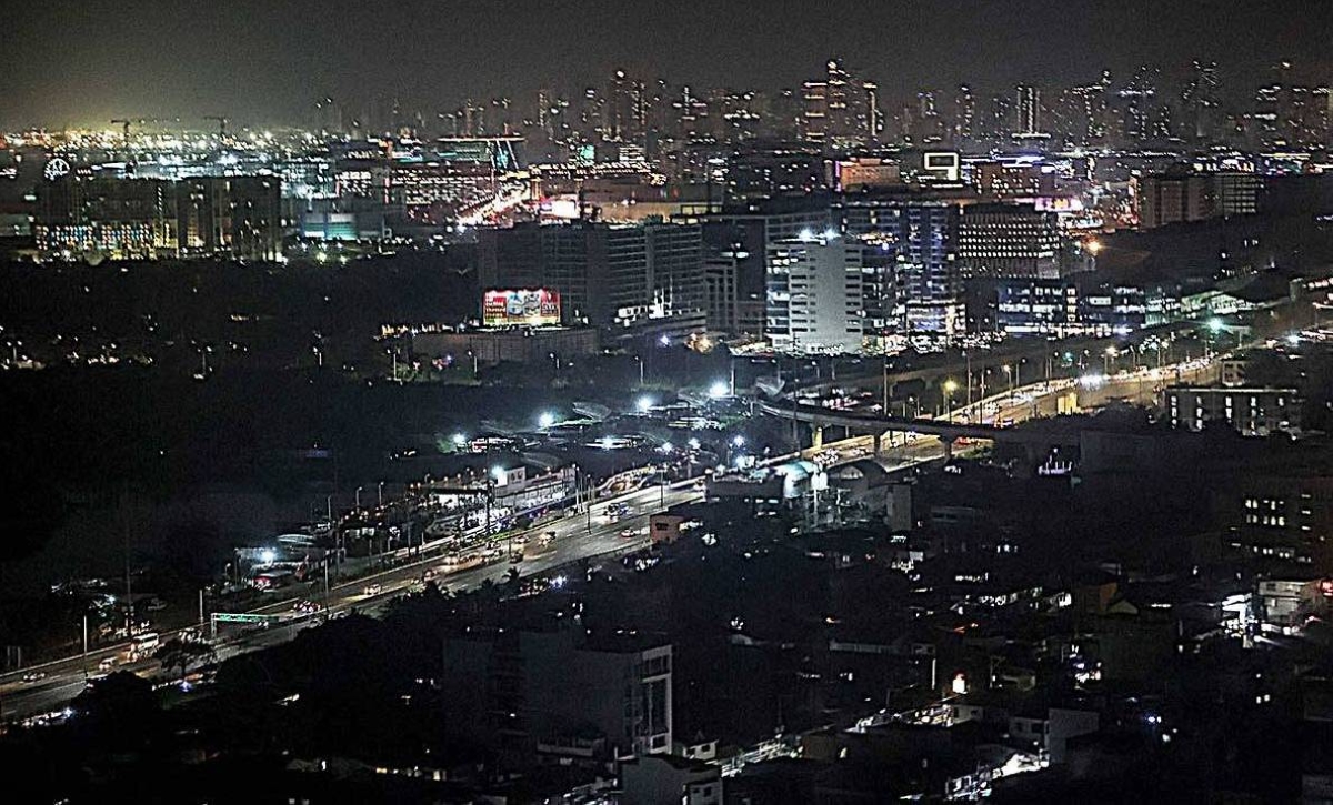 CITY LIGHTS Lights illuminate a major road in Metro Manila, whose vehicular traffic has been judged the worst in the world for a metro area. PHOTO BY RIO DELUVIO